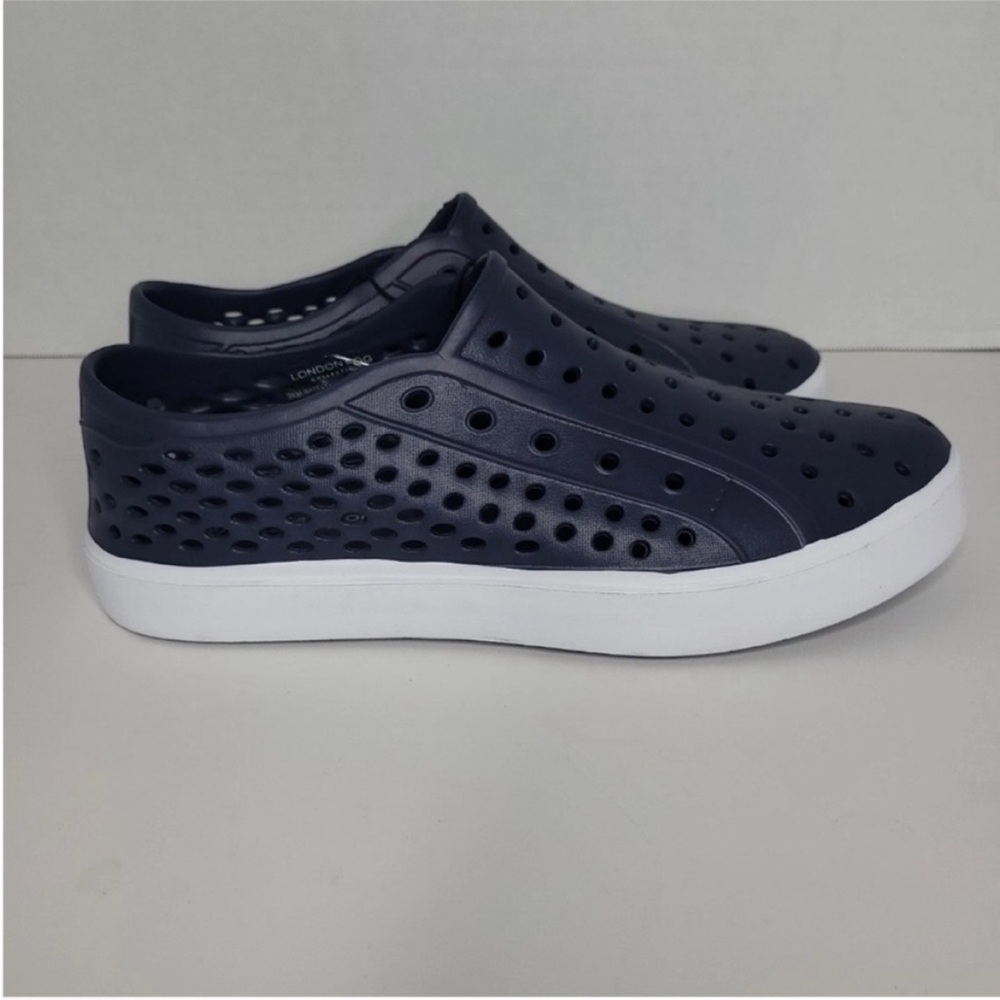 London Fog Bately Black Men’s Water Shoes
CL30292M - Size 9 - Brand New In Bag